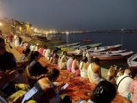 HH Swamiji performs Ganga Arati at Raja Ghat (26.03.2025)